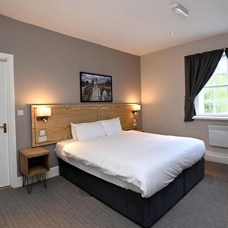 Wheatsheaf, Baslow By Marston'S Inns Extérieur photo