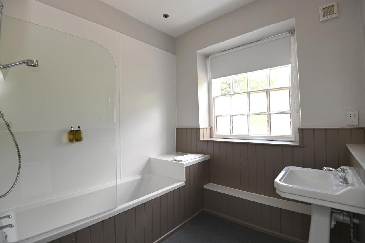 Wheatsheaf, Baslow By Marston'S Inns Extérieur photo